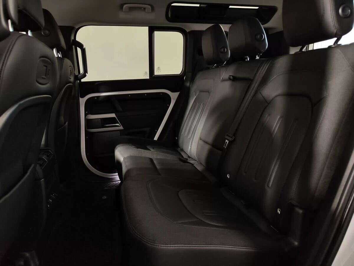 Land Rover Defender с пробегом — 2021 год. Фото: #6