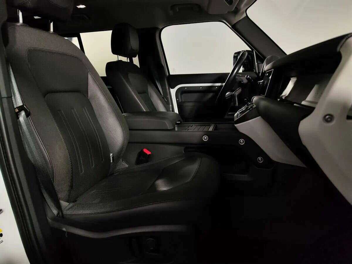 Land Rover Defender с пробегом — 2021 год. Фото: #7