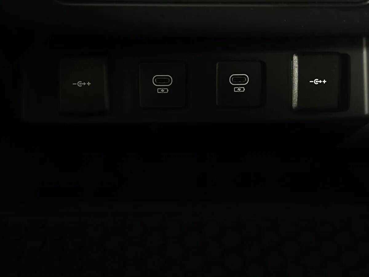 Land Rover Defender с пробегом — 2021 год. Фото: #16