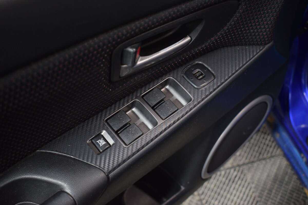 Mazda 3 с пробегом — 2006 год. Фото: #13