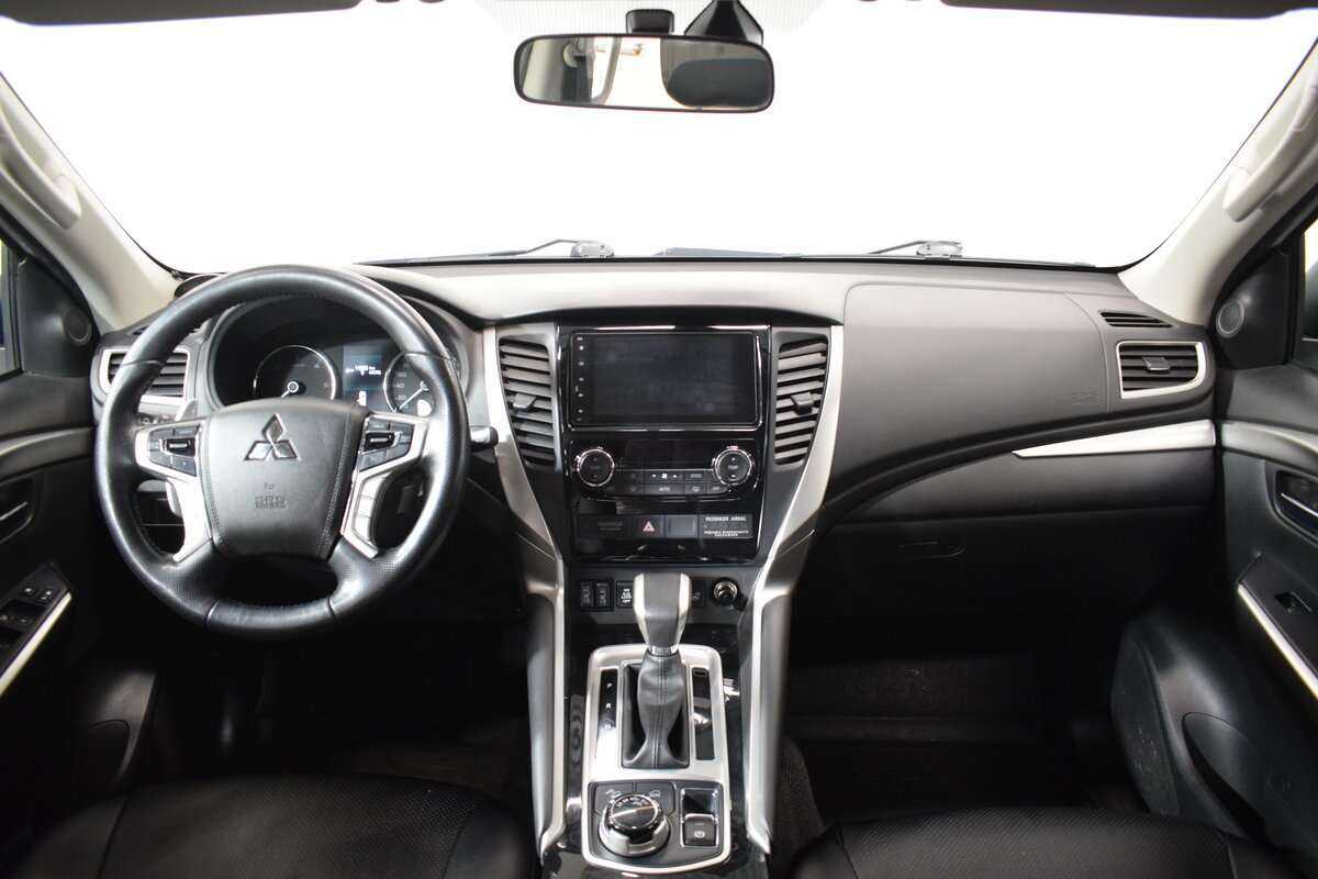Mitsubishi Pajero Sport с пробегом — 2019 год. Фото: #12