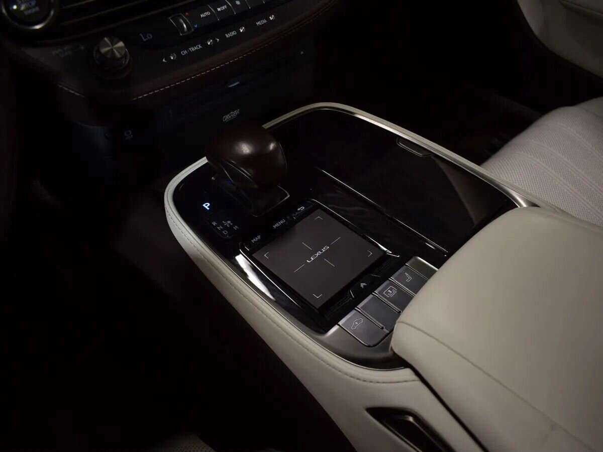 Lexus LS с пробегом — 2018 год. Фото: #17