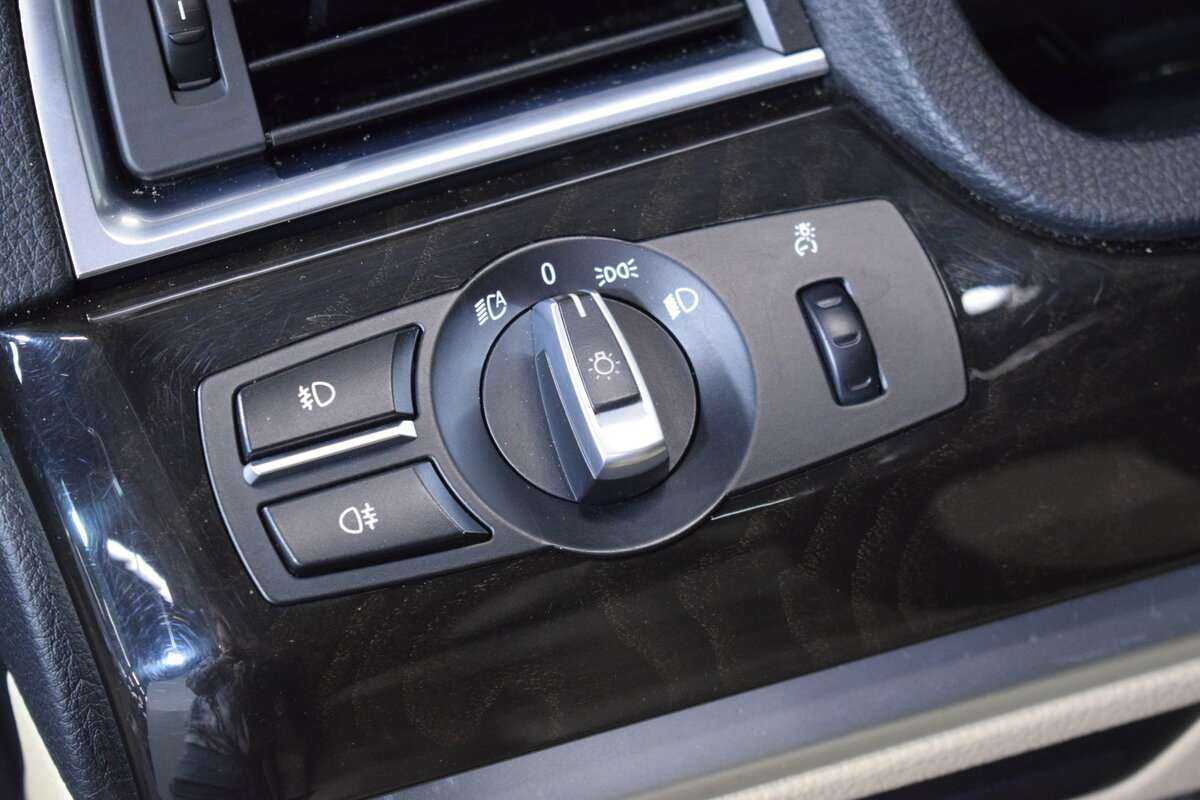 BMW 5 серии с пробегом — 2011 год. Фото: #12