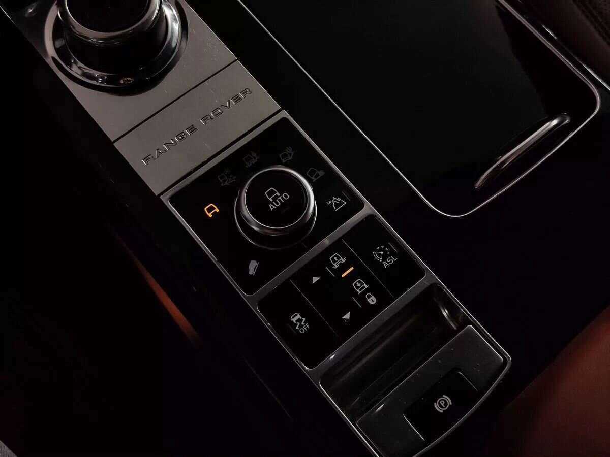 Land Rover Range Rover с пробегом — 2015 год. Фото: #26