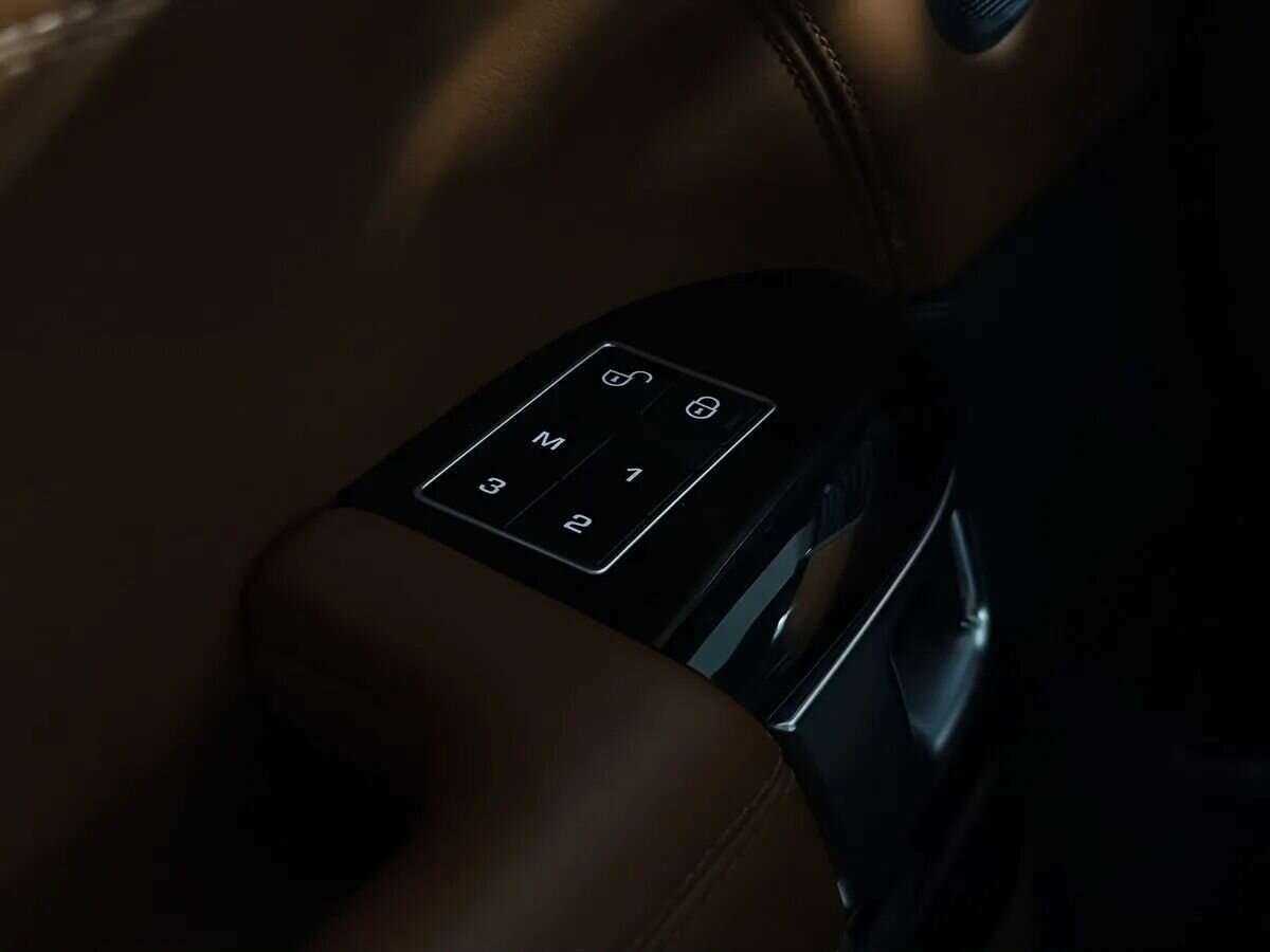 Land Rover Range Rover с пробегом — 2015 год. Фото: #32