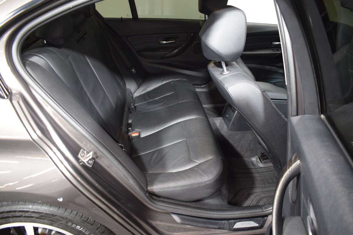 BMW 3 серии с пробегом — 2012 год. Фото: #14