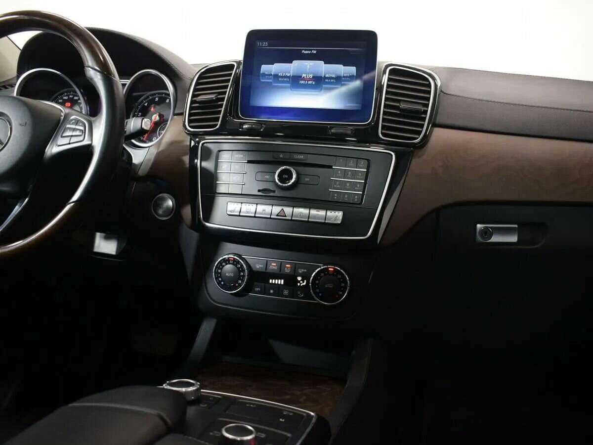 Mercedes-Benz GLE Coupe с пробегом — 2017 год. Фото: #11