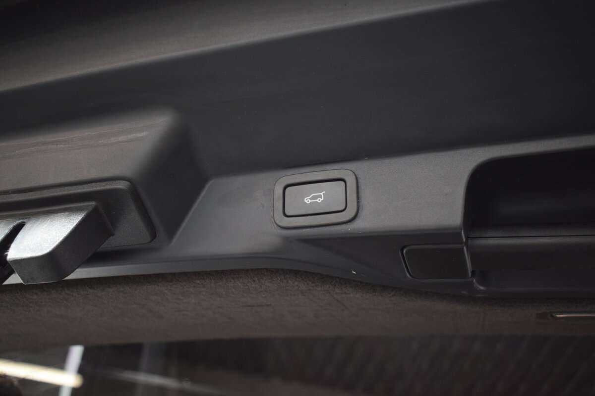 Land Rover Range Rover Sport с пробегом — 2015 год. Фото: #8