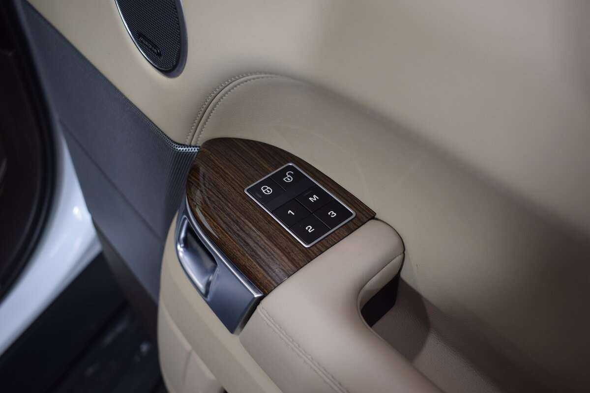 Land Rover Range Rover Sport с пробегом — 2015 год. Фото: #22