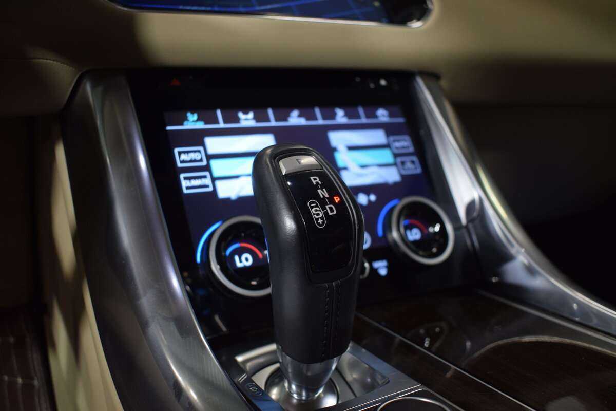 Land Rover Range Rover Sport с пробегом — 2015 год. Фото: #24