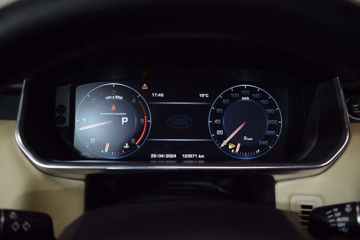 Land Rover Range Rover Sport с пробегом — 2015 год. Фото: #25