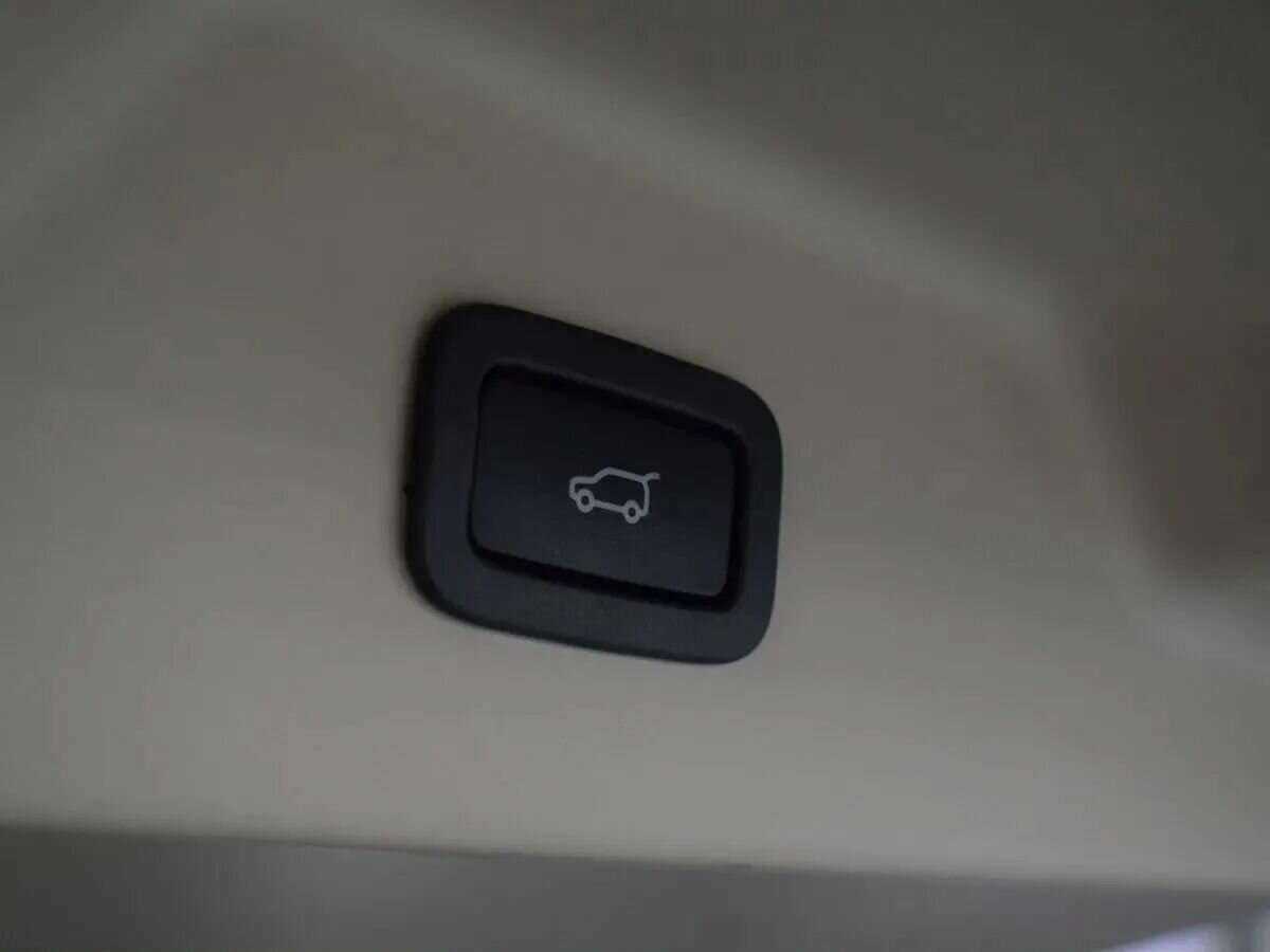 Land Rover Range Rover с пробегом — 2019 год. Фото: #3