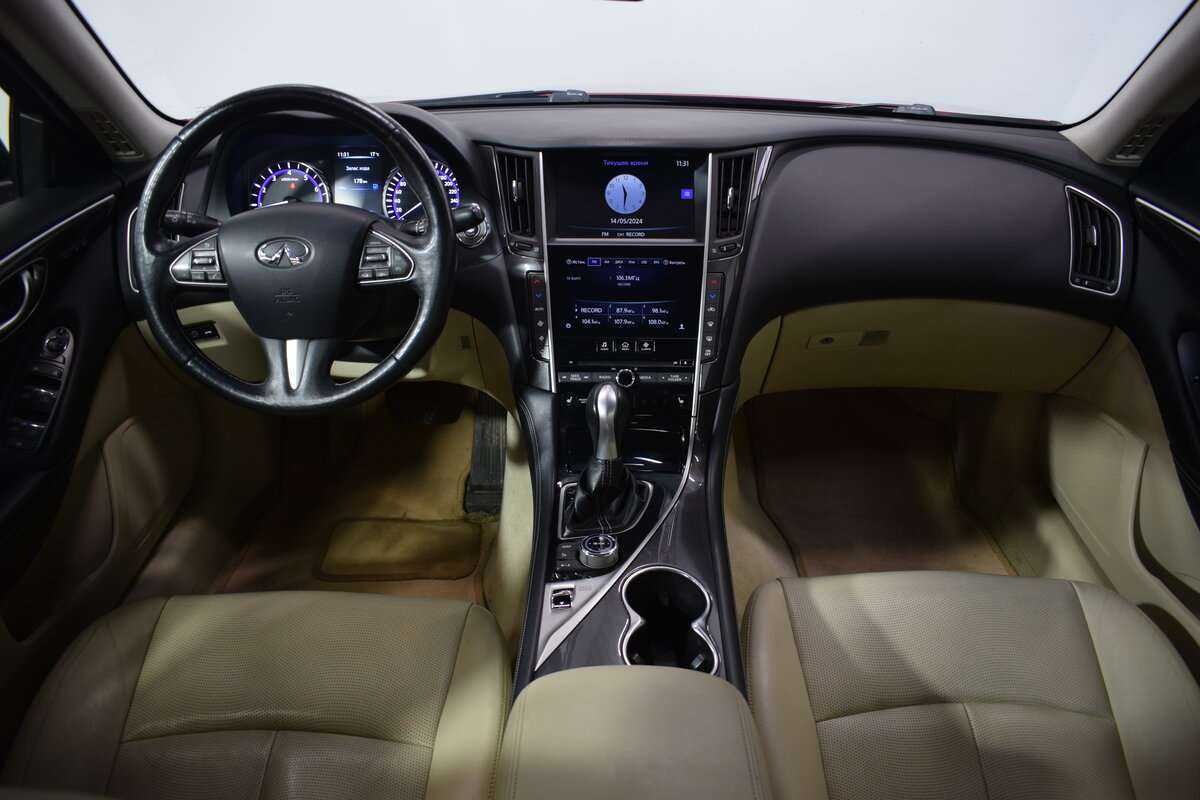 Infiniti Q50 с пробегом — 2015 год. Фото: #8