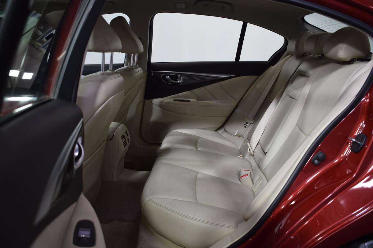 Infiniti Q50 с пробегом — 2015 год. Фото: #13