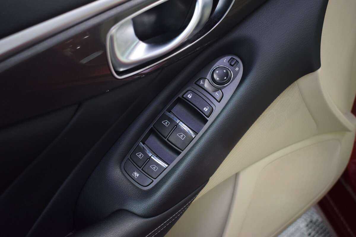 Infiniti Q50 с пробегом — 2015 год. Фото: #15