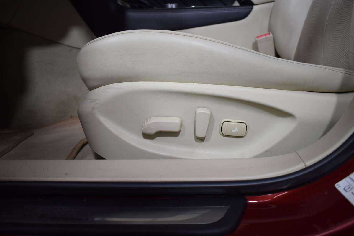 Infiniti Q50 с пробегом — 2015 год. Фото: #18