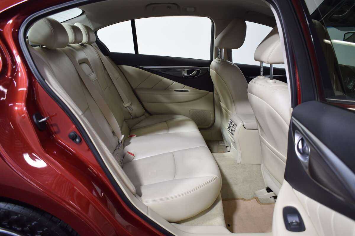 Infiniti Q50 с пробегом — 2015 год. Фото: #19