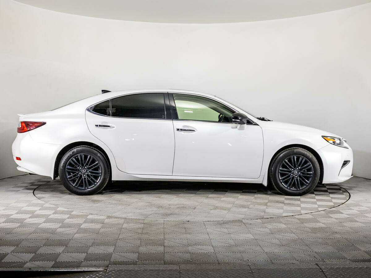 Lexus ES с пробегом — 2018 год. Фото: #3