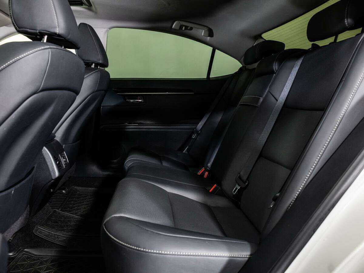 Lexus ES с пробегом — 2018 год. Фото: #9