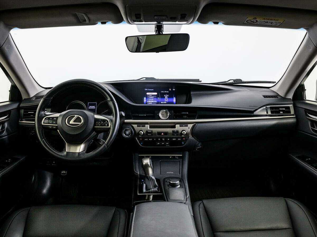 Lexus ES с пробегом — 2018 год. Фото: #12