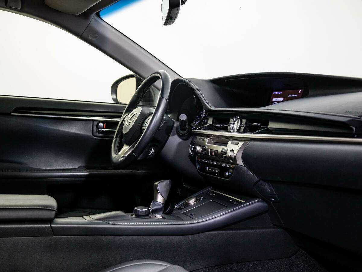 Lexus ES с пробегом — 2018 год. Фото: #15