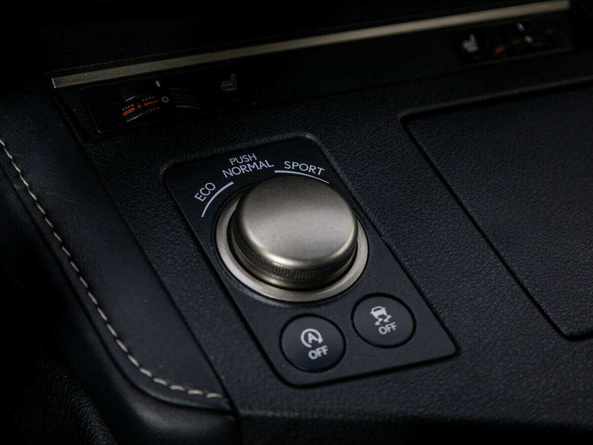 Lexus ES с пробегом — 2018 год. Фото: #22