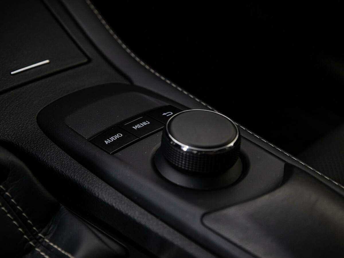 Lexus ES с пробегом — 2018 год. Фото: #23