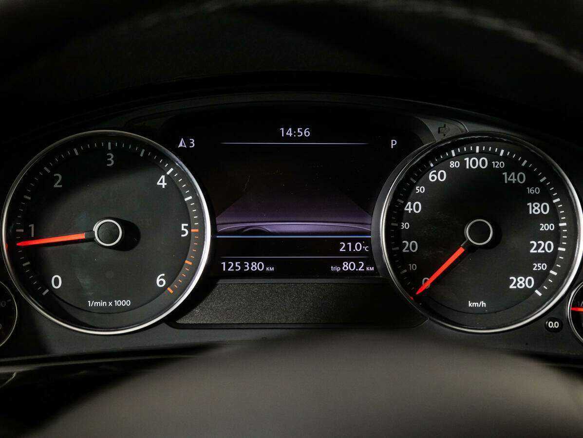 Volkswagen Touareg с пробегом — 2018 год. Фото: #9