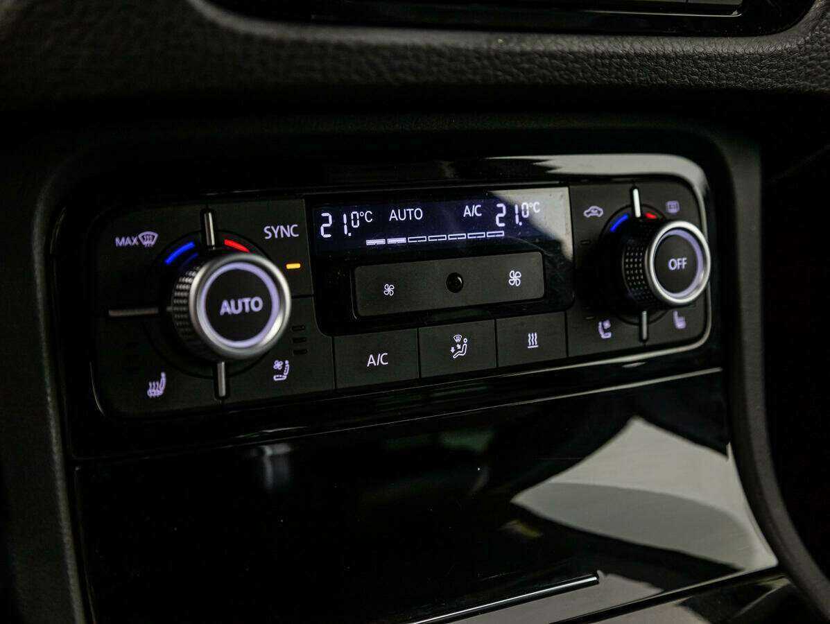 Volkswagen Touareg с пробегом — 2018 год. Фото: #12