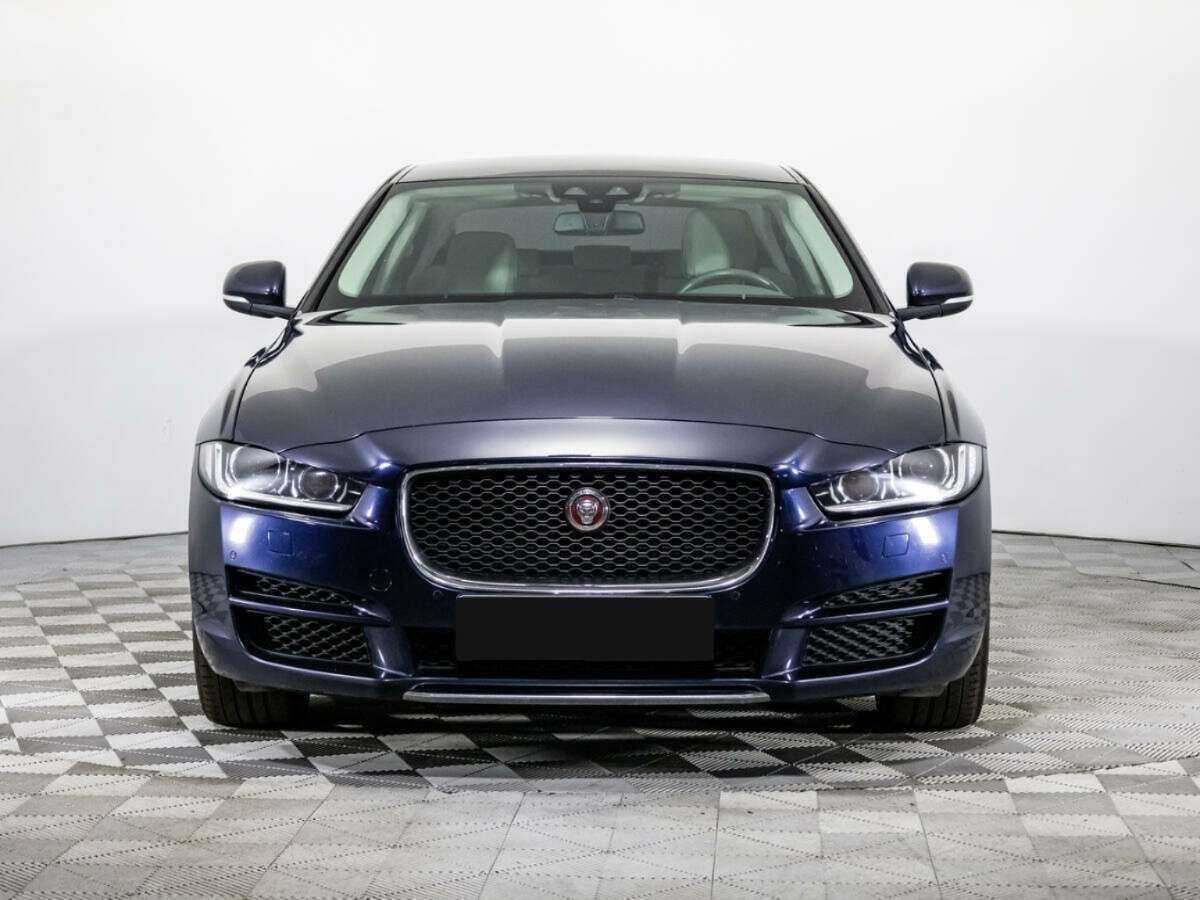 Jaguar XE с пробегом — 2017 год. Фото: #1