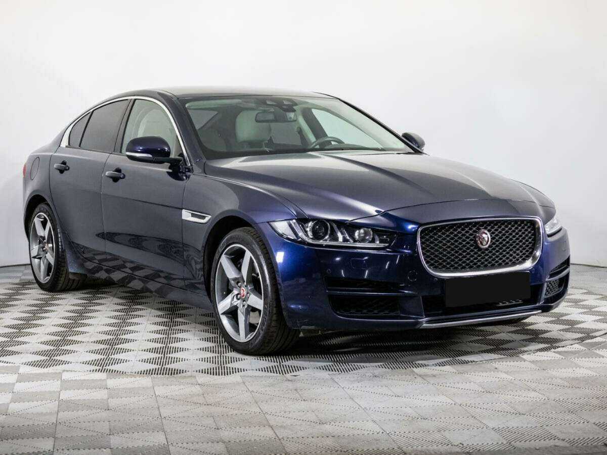 Jaguar XE с пробегом — 2017 год. Фото: #2