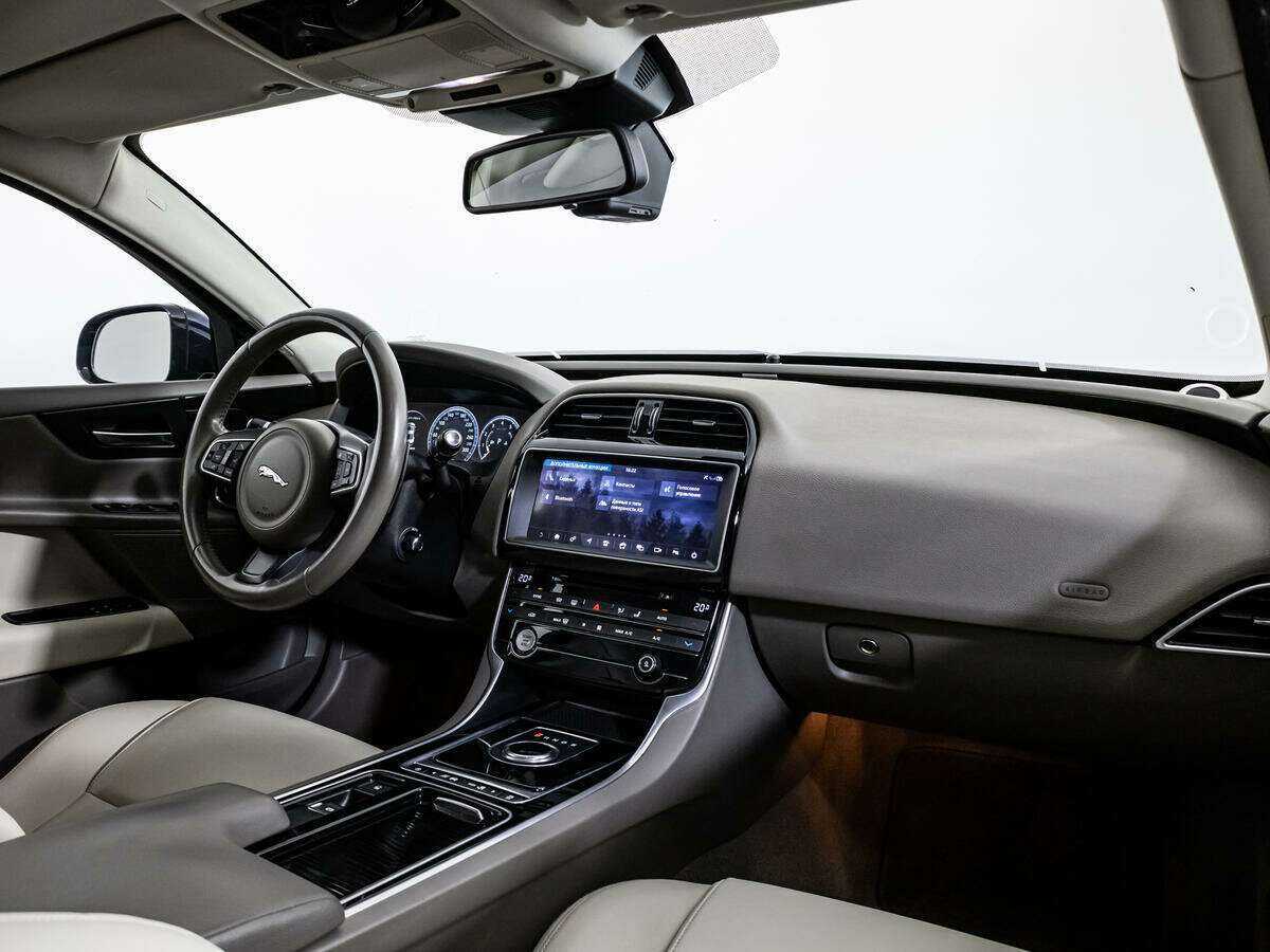 Jaguar XE с пробегом — 2017 год. Фото: #8