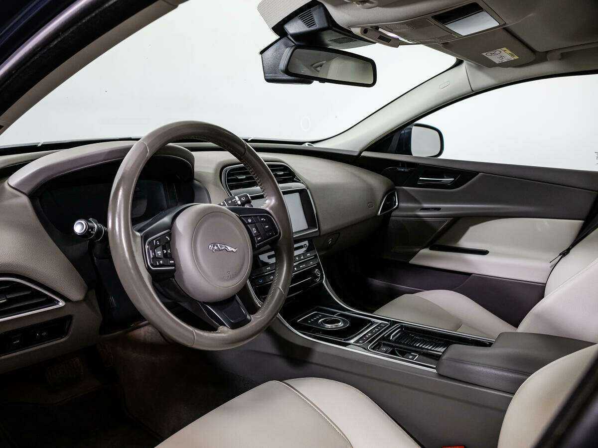 Jaguar XE с пробегом — 2017 год. Фото: #10