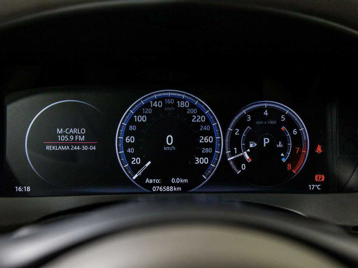 Jaguar XE с пробегом — 2017 год. Фото: #11