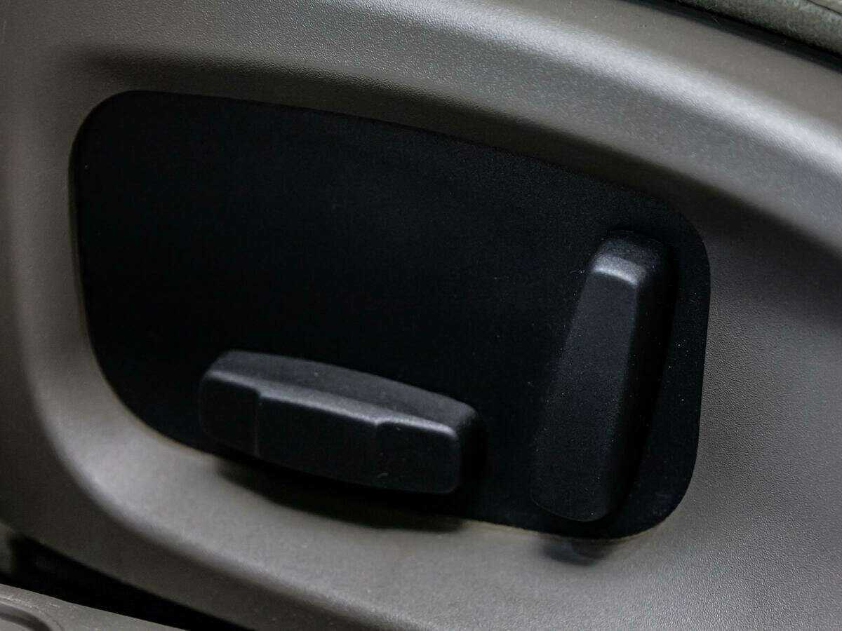 Jaguar XE с пробегом — 2017 год. Фото: #18