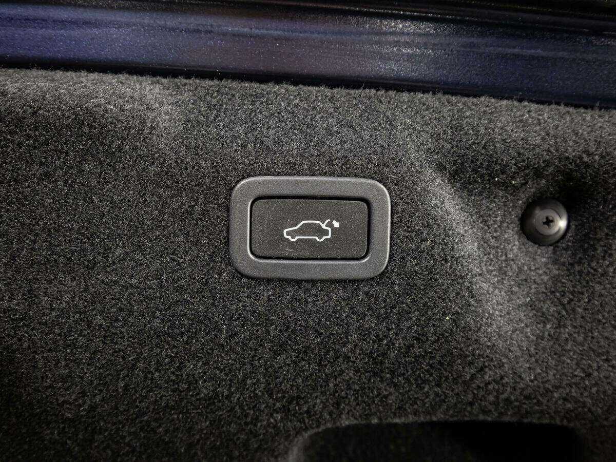 Jaguar XE с пробегом — 2017 год. Фото: #22