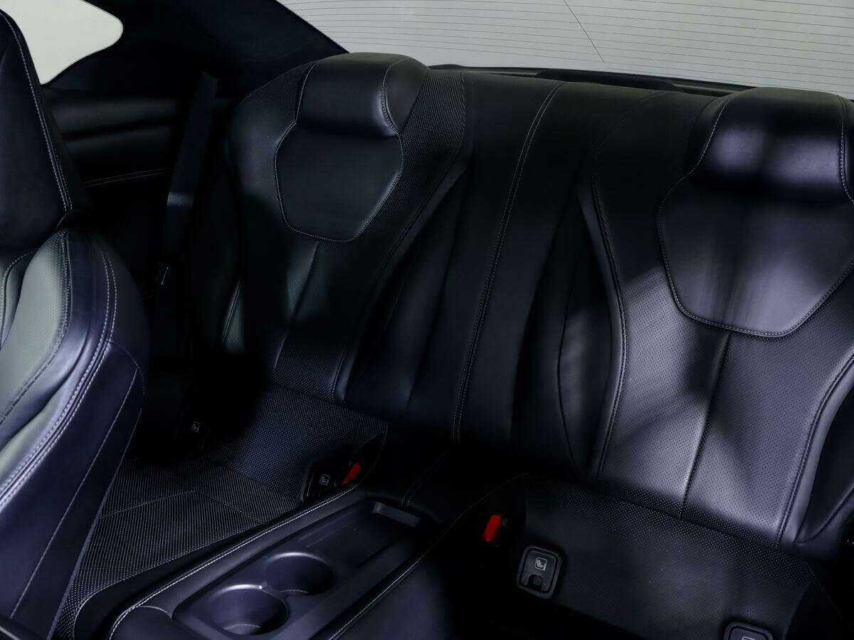 Infiniti Q60 с пробегом — 2017 год. Фото: #10