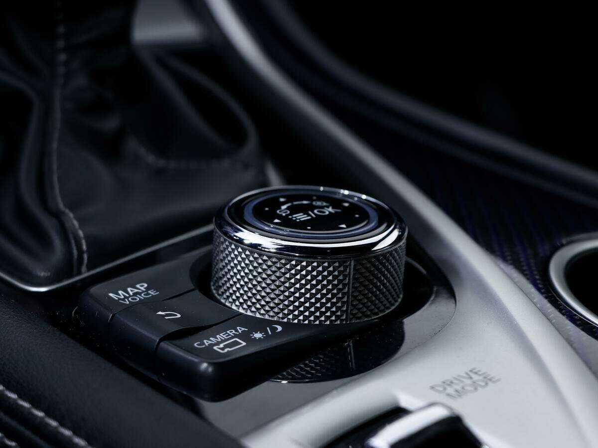 Infiniti Q60 с пробегом — 2017 год. Фото: #16