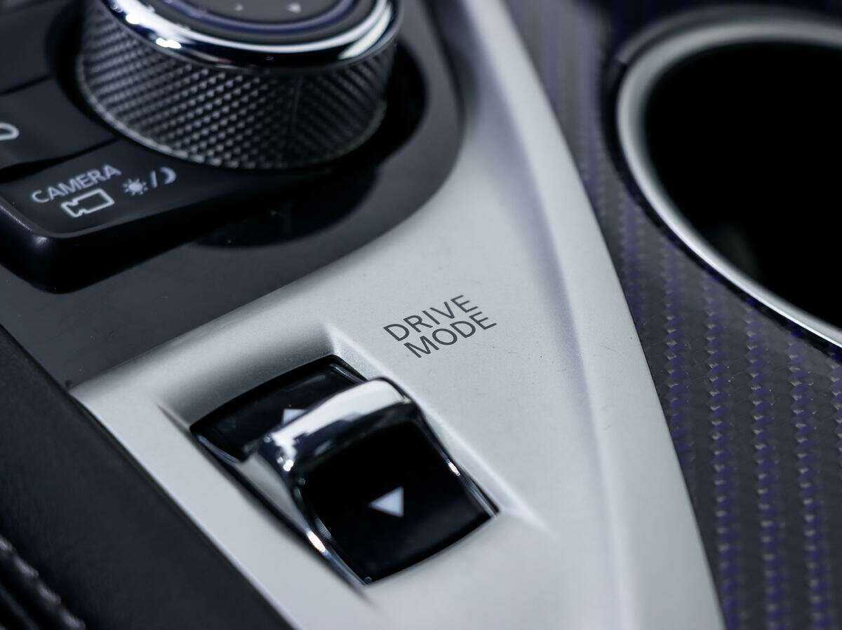 Infiniti Q60 с пробегом — 2017 год. Фото: #17