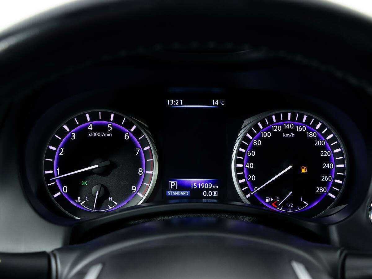 Infiniti Q60 с пробегом — 2017 год. Фото: #27