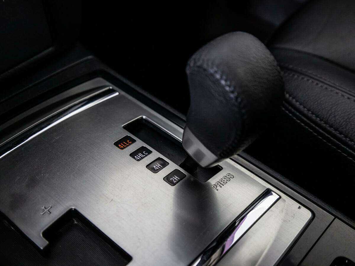 Mitsubishi Pajero с пробегом — 2015 год. Фото: #16