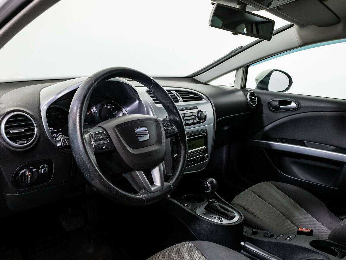 SEAT Leon с пробегом — 2011 год. Фото: #10