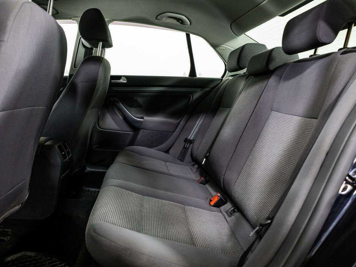 Volkswagen Jetta с пробегом — 2009 год. Фото: #9