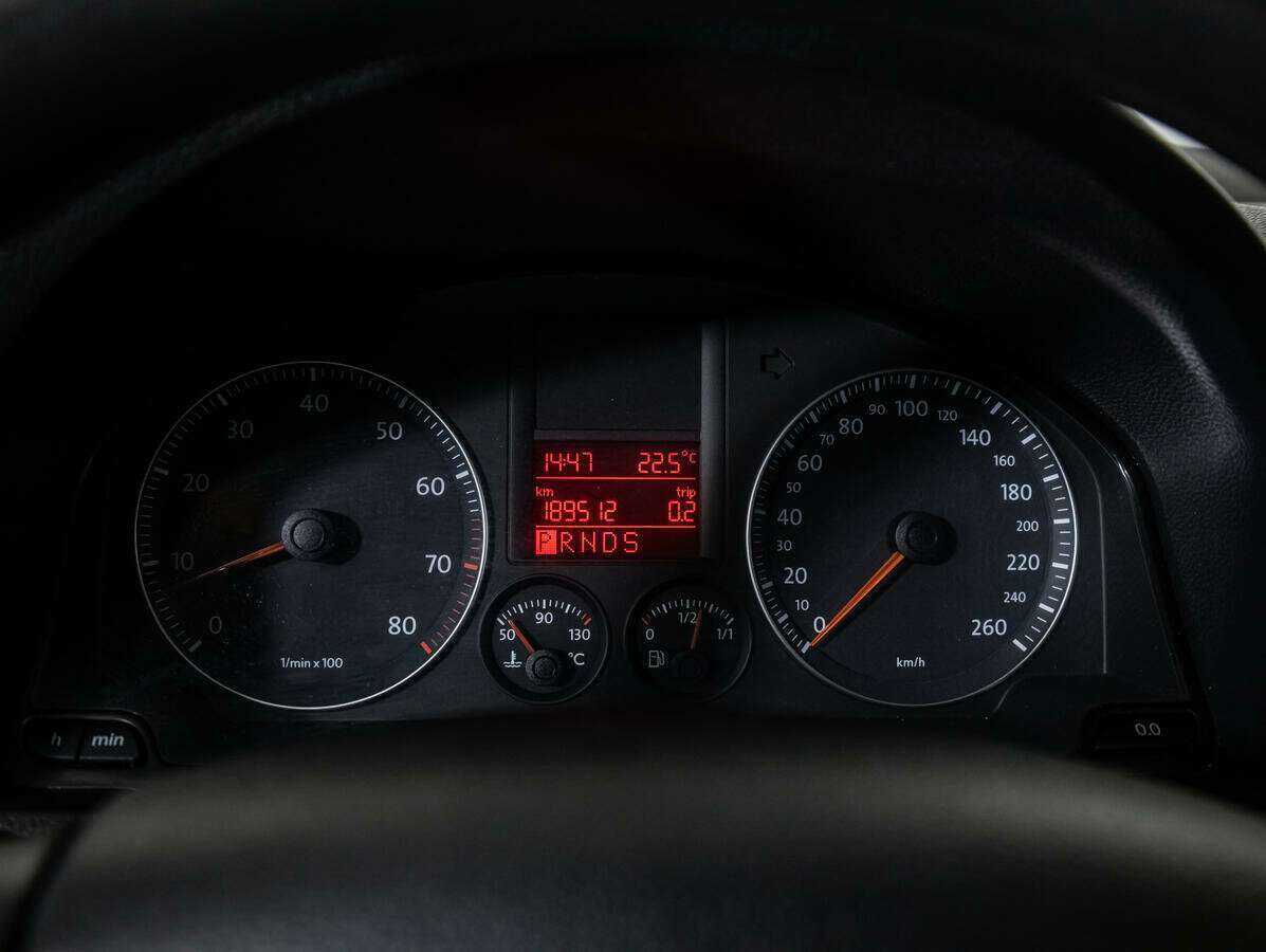 Volkswagen Jetta с пробегом — 2009 год. Фото: #11