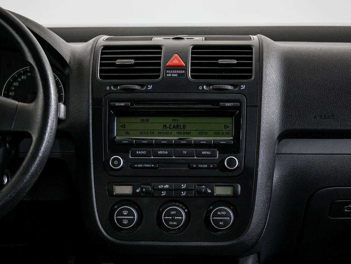 Volkswagen Jetta с пробегом — 2009 год. Фото: #13