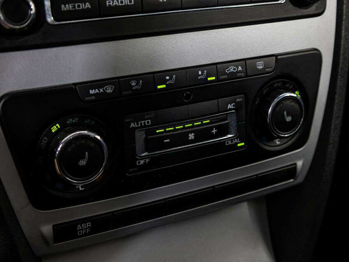 Skoda Octavia с пробегом — 2011 год. Фото: #12