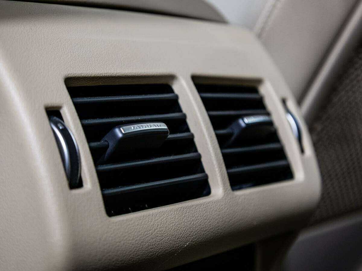 Jaguar XF с пробегом — 2016 год. Фото: #16