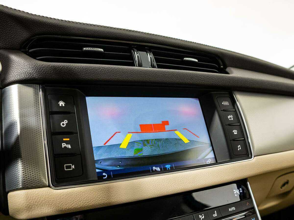 Jaguar XF с пробегом — 2016 год. Фото: #21