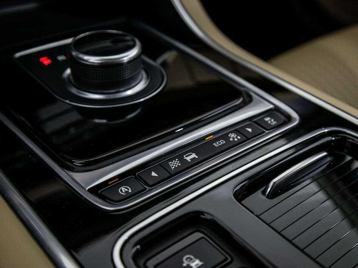 Jaguar XF с пробегом — 2016 год. Фото: #23