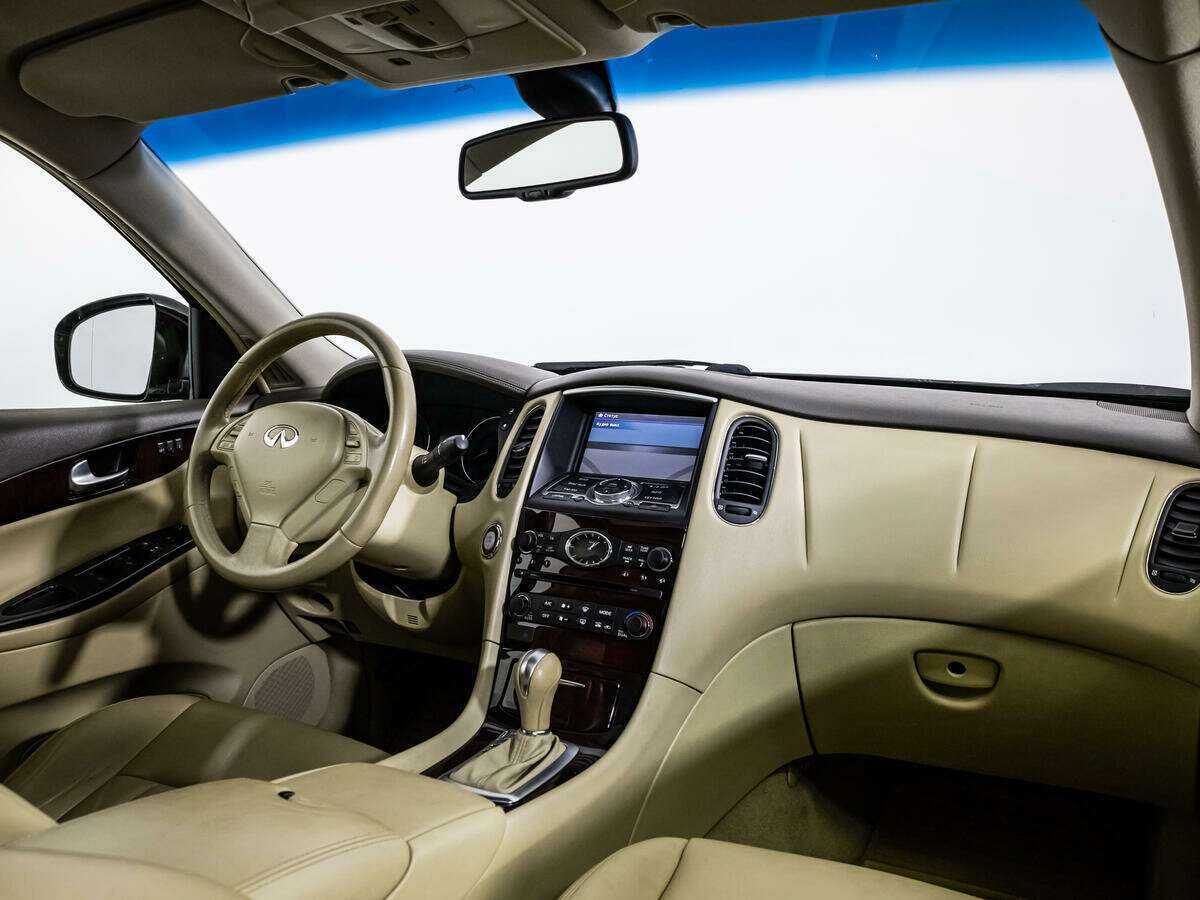 Infiniti EX с пробегом — 2011 год. Фото: #6